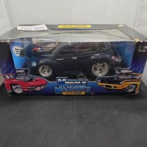 'Muscle Machines 1:18 Scale 2000 PT Cruiser Black Die-Cast Car W/ Box (OT)